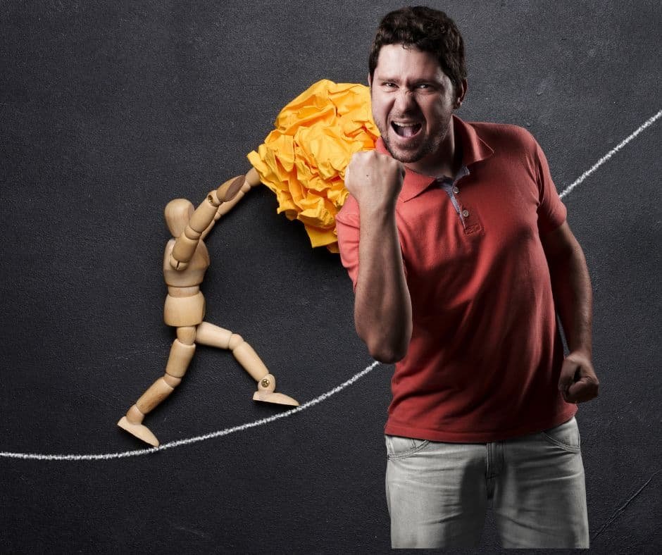 Imagem motivacional de um homem determinado e um boneco de madeira empurrando uma bola de papel amassado, representando a superação da procrastinação. Artigo "4 Maneiras de Superar a Procrastinação: Vença as Preocupações" na categoria "SUPERE SEUS OBSTÁCULOS" e subcategoria "Procrastinação".