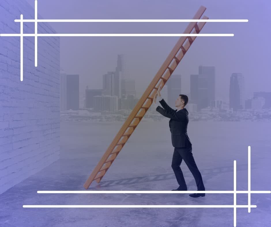 Cabeça humana com janela aberta e iluminada, acessada por uma escada, com um livro cujas páginas formam um coração ao fundo. Imagem da capa da webstory do artigo "Supere Seus Obstáculos: O Início", da categoria "Supere Seus Obstáculos". Ideal para conteúdos sobre autodesenvolvimento, superação e expansão do conhecimento rumo ao crescimento pessoal.