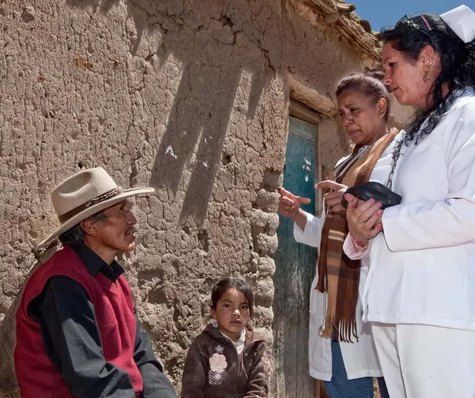 Voluntariado: Colocando a mão na massa. A imagem mostra voluntários trabalhando juntos, realizando ações comunitárias, simbolizando a prática da solidariedade e a transformação de vidas através da ajuda mútua.