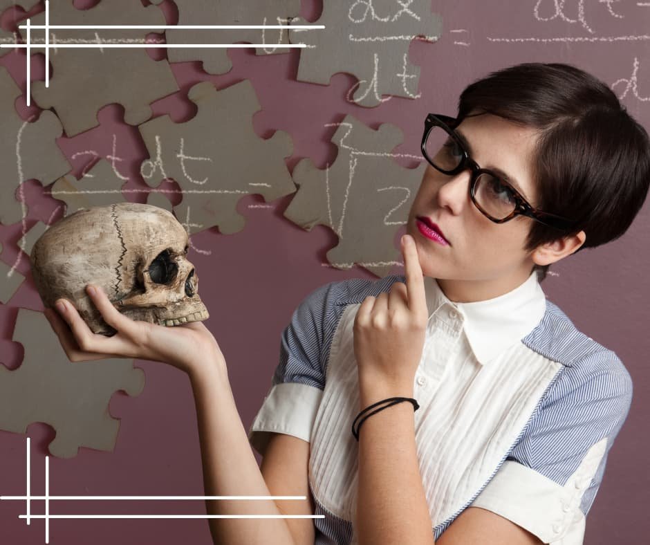 Imagem inspiradora de uma pessoa segurando um crânio, cercada por peças de quebra-cabeça e equações matemáticas, representando autoconhecimento, reflexão e desenvolvimento pessoal. Ideal para conteúdos de motivação e autoajuda, abordando autoestima, coaching, meditação e transformação de vida. Descubra mais no site Vam'Bora,Meu!.com.br—Realize Sonhos Impulsionando Potenciais.