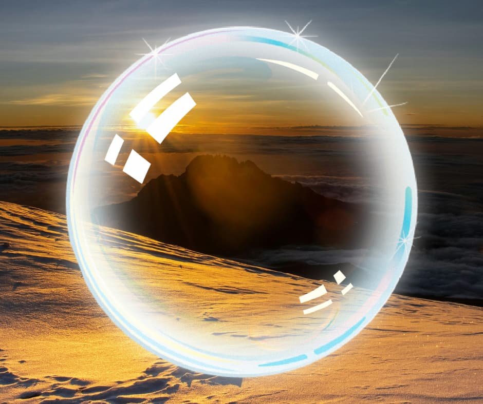 Amanhecer iluminando uma paisagem, simbolizando esperança, força e perseverança