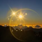 Amanhecer iluminando um caminho, simbolizando um novo começo